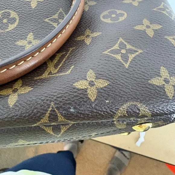 Louis Vuitton Paris, Brown Purse, Excelent Condition, Comes with Strap - Picture 14 of 15